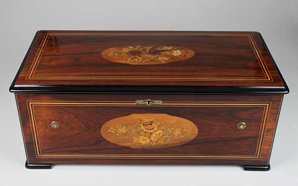 Music box with carillon