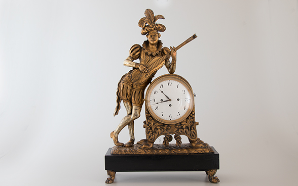 Mantelpiece clock with musical mechanism