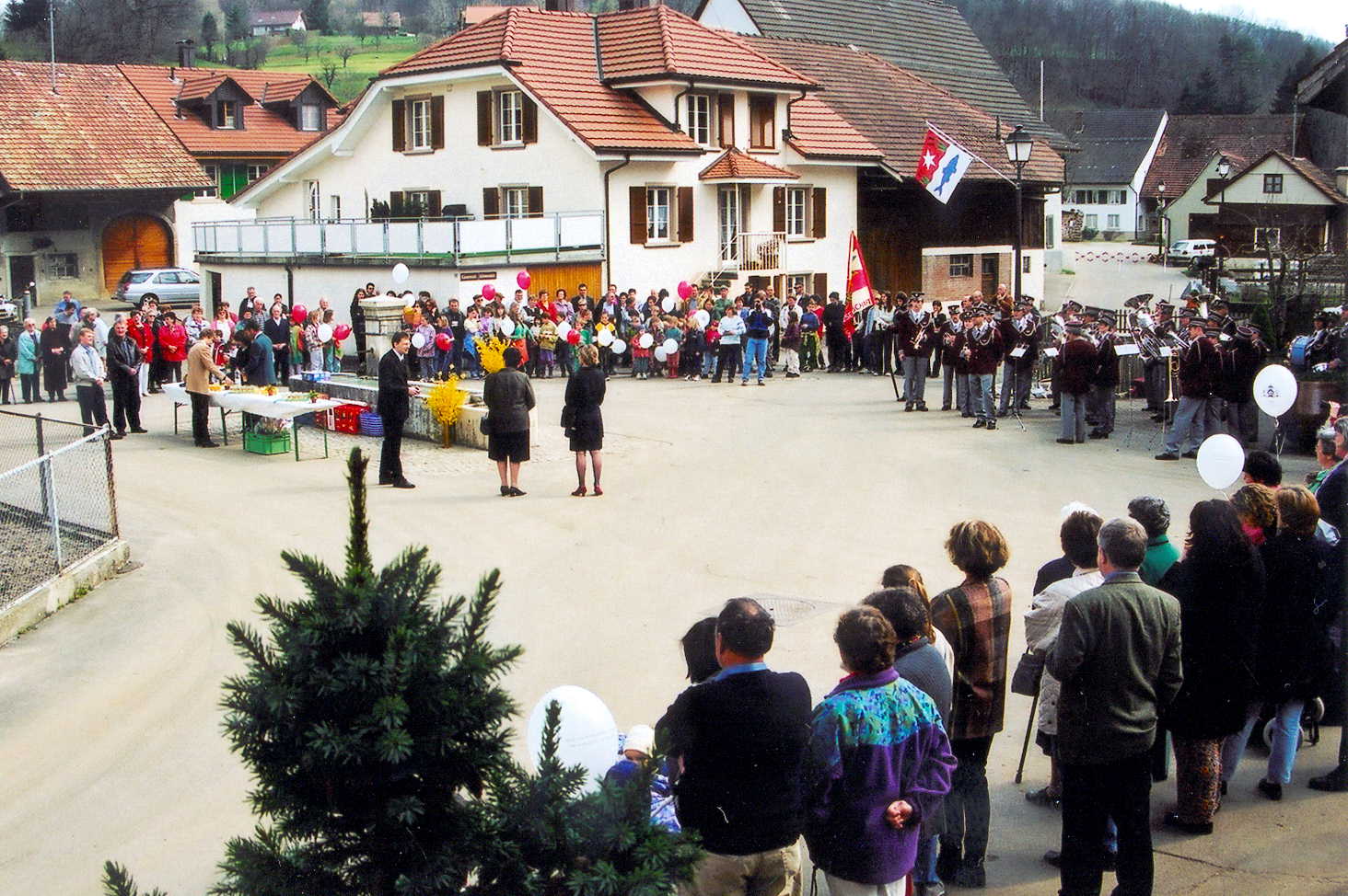 Eröffnung im 2000 Willkommen im Dorf Seewen